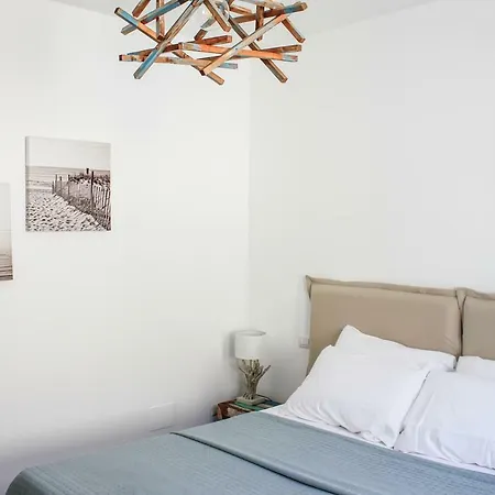 Central Suites Lecce בית הארחה