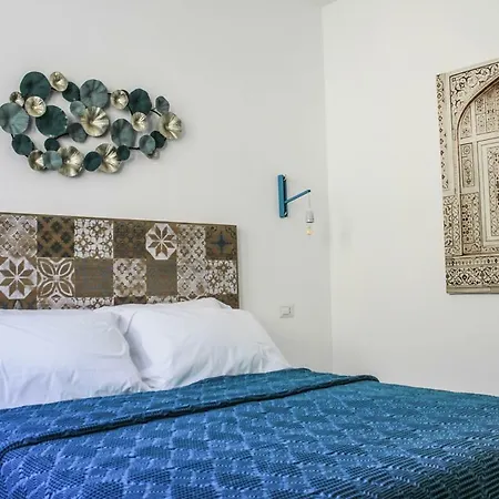 Central Suites Lecce Гостевой дом